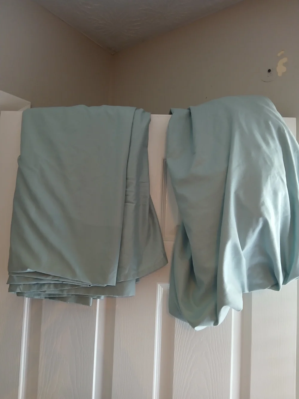 Título: Queen 2-Piece Sheet Set – Flat & FittLight Seafoam Green Solid Sheet Set